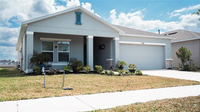 Attached, Exterior, Facade, Ranch