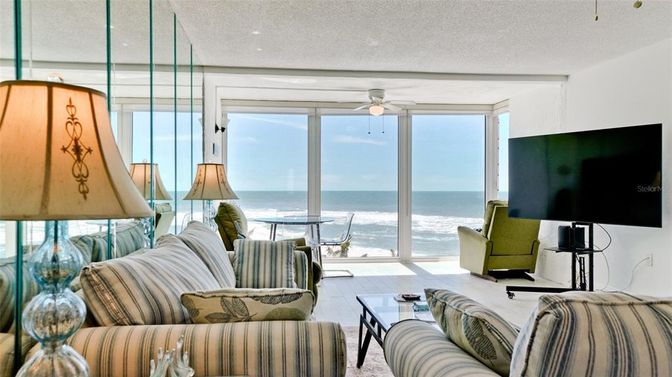Interior, Living room, Water