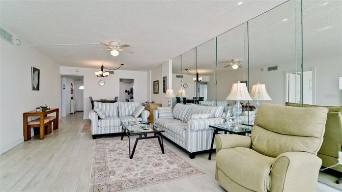 Chandelier, Dining room, Interior, Living room, Pendant Lights, Wood Texture Flooring
