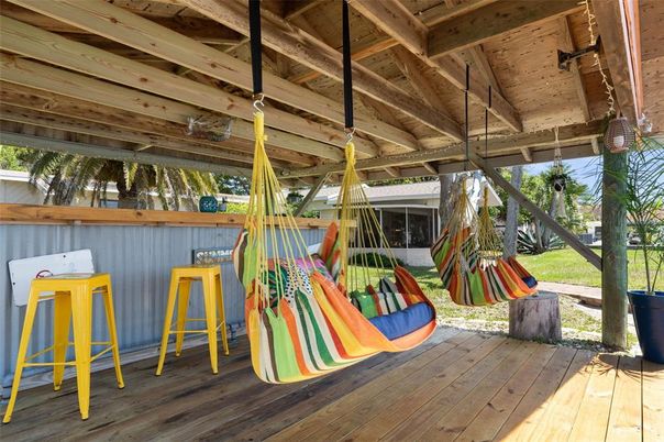 Exterior, Wooden Beams