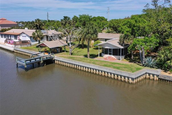 Exterior, Lake