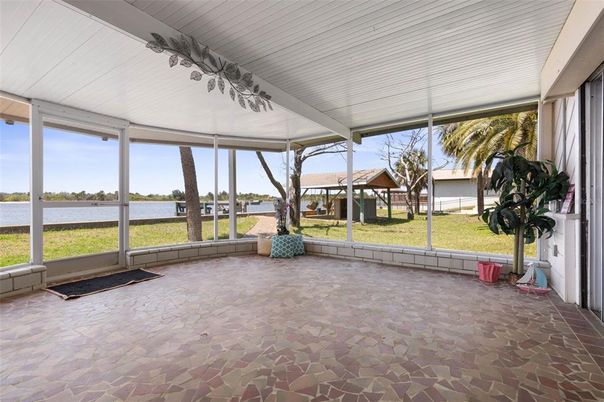 Interior, Sun Room, Water