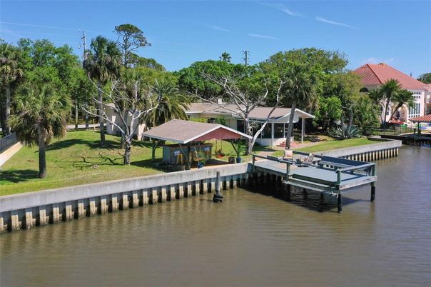 Exterior, Lake