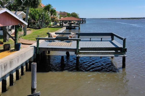 Exterior, Lake