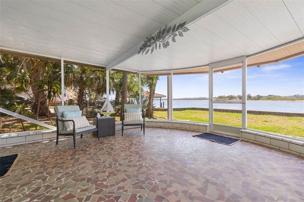 Interior, Sun Room, Water