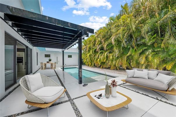 Exterior, Pool