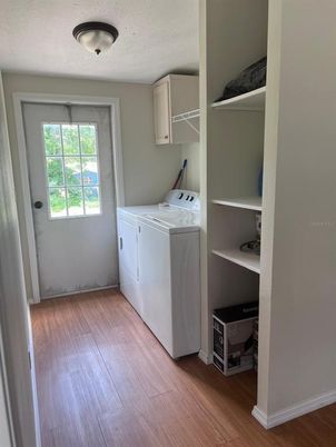 Interior, Washer, Wood Texture Flooring