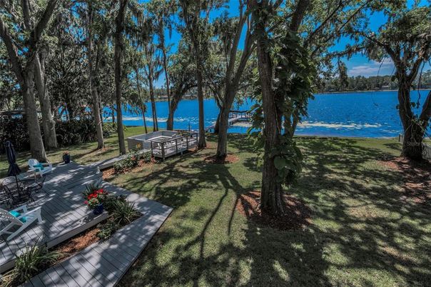 Exterior, Lake