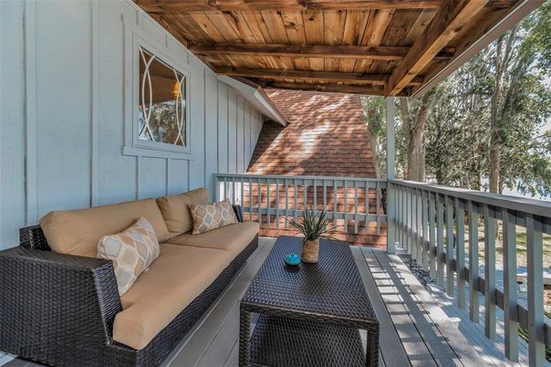 Exterior, Wooden Beams