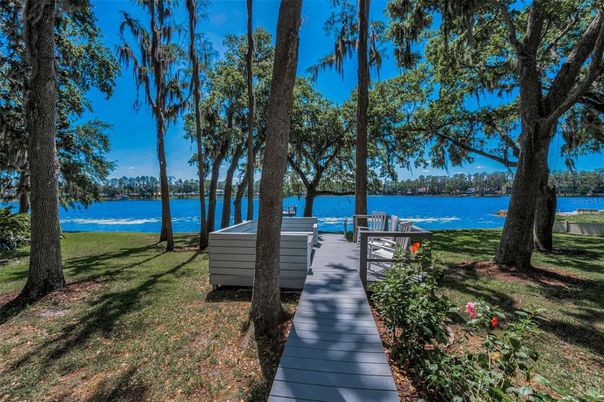 Exterior, Lake