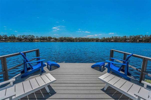 Exterior, Lake