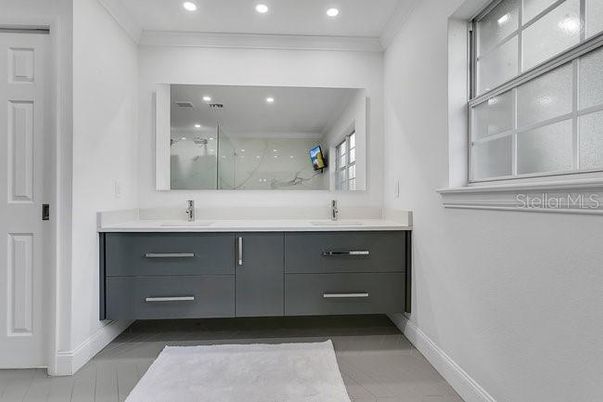 Bathroom, Dual Sink Vanities, Interior, Recessed Lighting
