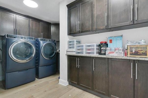 Interior, Recessed Lighting, Washer, Wood Texture Flooring