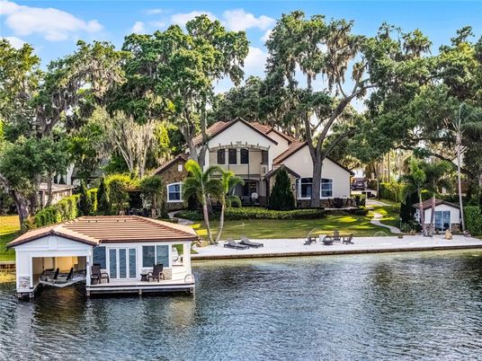 Exterior, Lake
