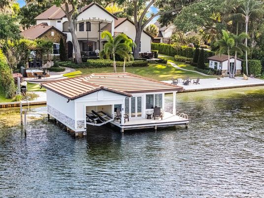 Exterior, Lake