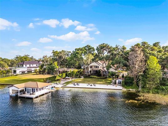 Exterior, Lake