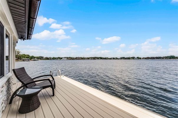 Exterior, Lake