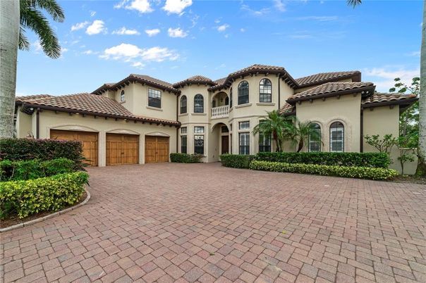 Attached, Exterior, Facade, Mediterranean