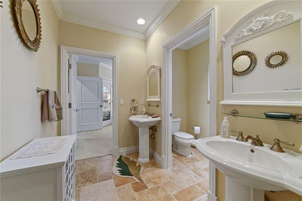 Bathroom, Dual Sink Vanities, Interior, Recessed Lighting