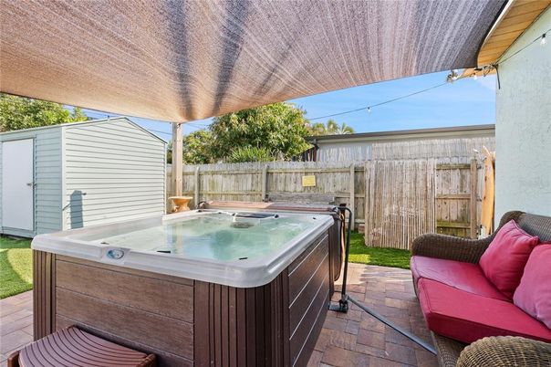 Exterior, Hot Tub