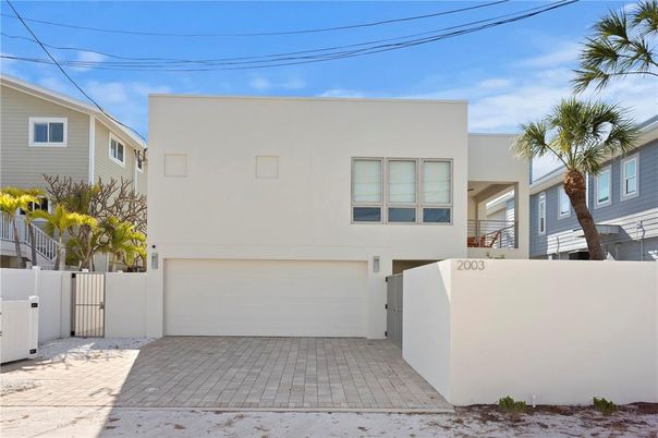 Attached, Exterior, Facade, Modern