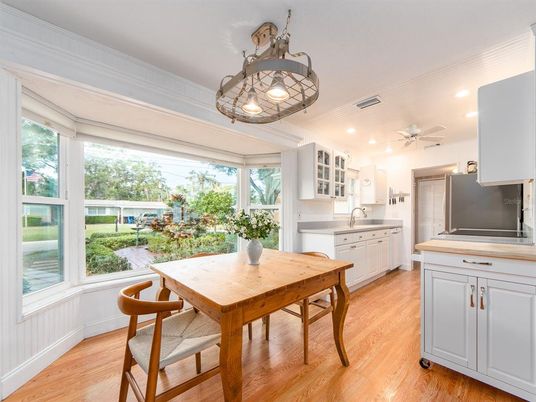 Dining room, Interior, Kitchen, Recessed Lighting, Wood Texture Flooring