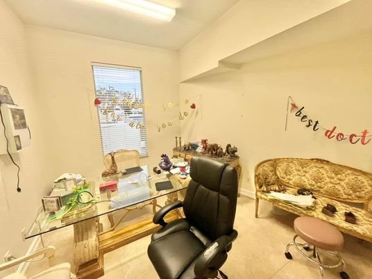 Home Office, Interior
