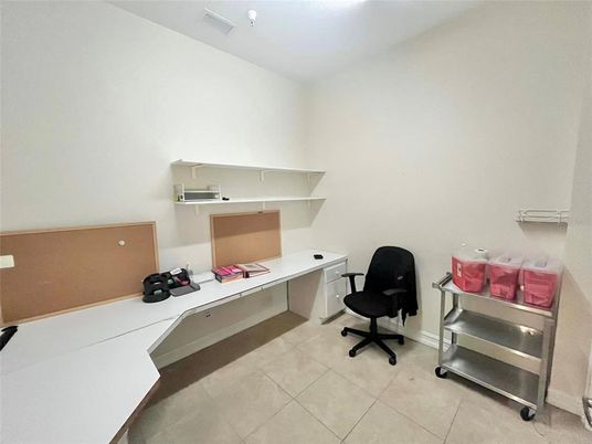Home Office, Interior