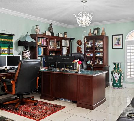 Home Office, Interior