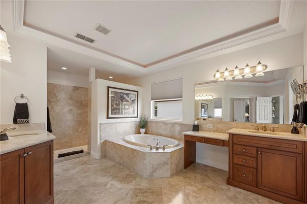 Bathroom, Dual Sink Vanities, Interior, Recessed Lighting
