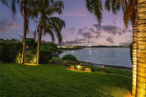 Exterior, Lake