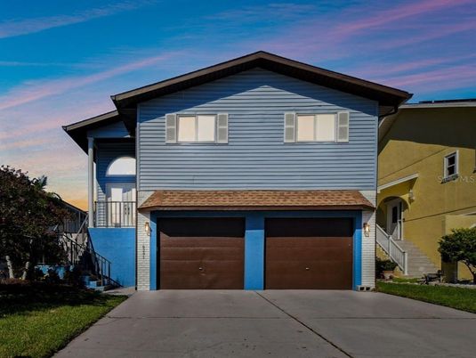 Attached, Exterior, Facade, Brick Facade, American Craftsman