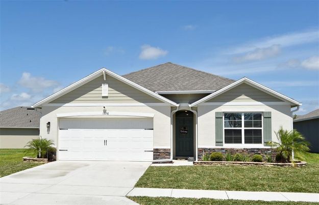 Attached, Exterior, Facade, American Craftsman