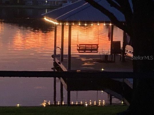 Exterior, Lake