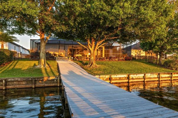 Exterior, Lake