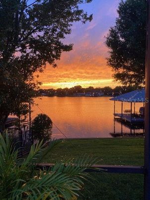 Exterior, Lake