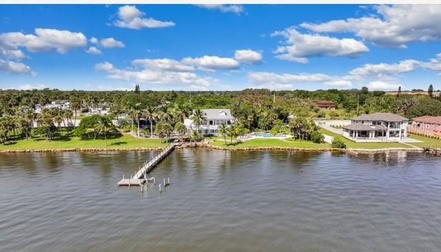 Exterior, Lake