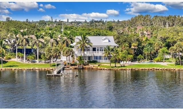 Exterior, Lake