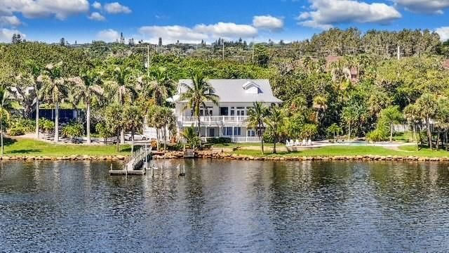 Exterior, Lake