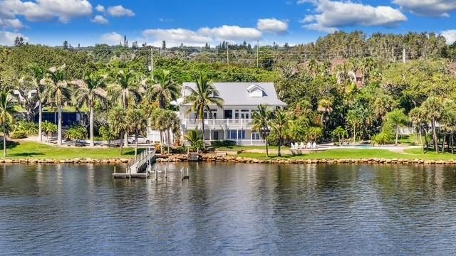 Exterior, Lake
