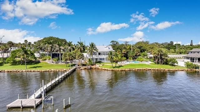 Exterior, Lake