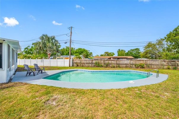 Exterior, Pool