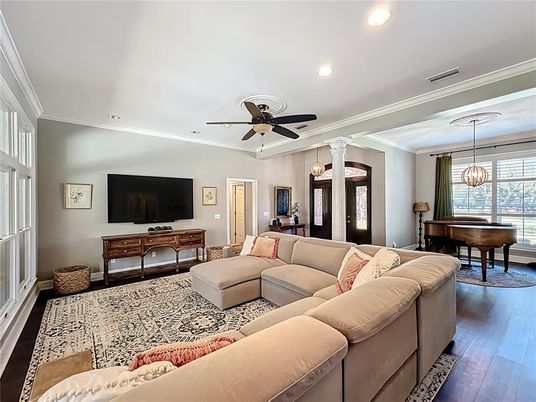 Interior, Living room, Pendant Lights, Piano, Recessed Lighting, Wood Texture Flooring