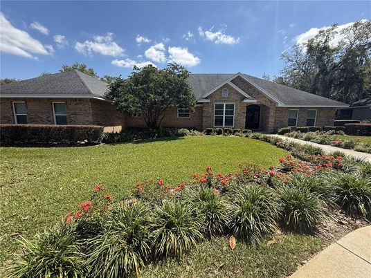 Exterior, Facade, Brick Facade, Ranch
