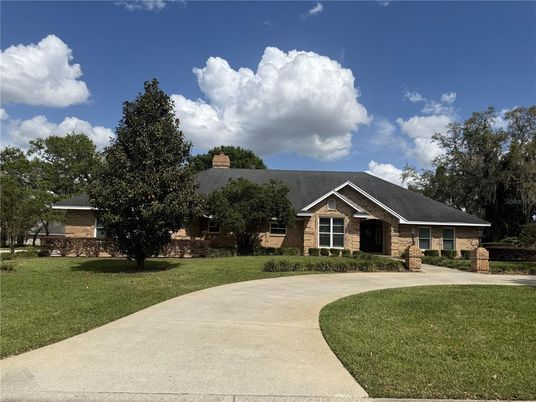Backyard, Exterior, Facade, Brick Facade, Ranch