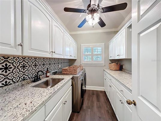 Interior, Washer, Wood Texture Flooring