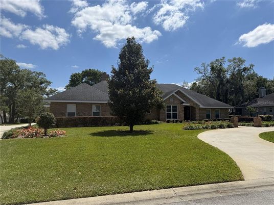 Backyard, Exterior, Facade, Brick Facade, Ranch