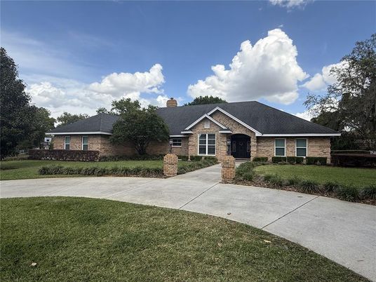 Backyard, Exterior, Facade, Brick Facade, Ranch