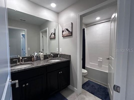 Bathroom, Dual Sink Vanities, Interior, Recessed Lighting