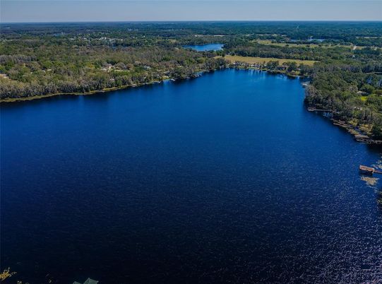 Exterior, Lake